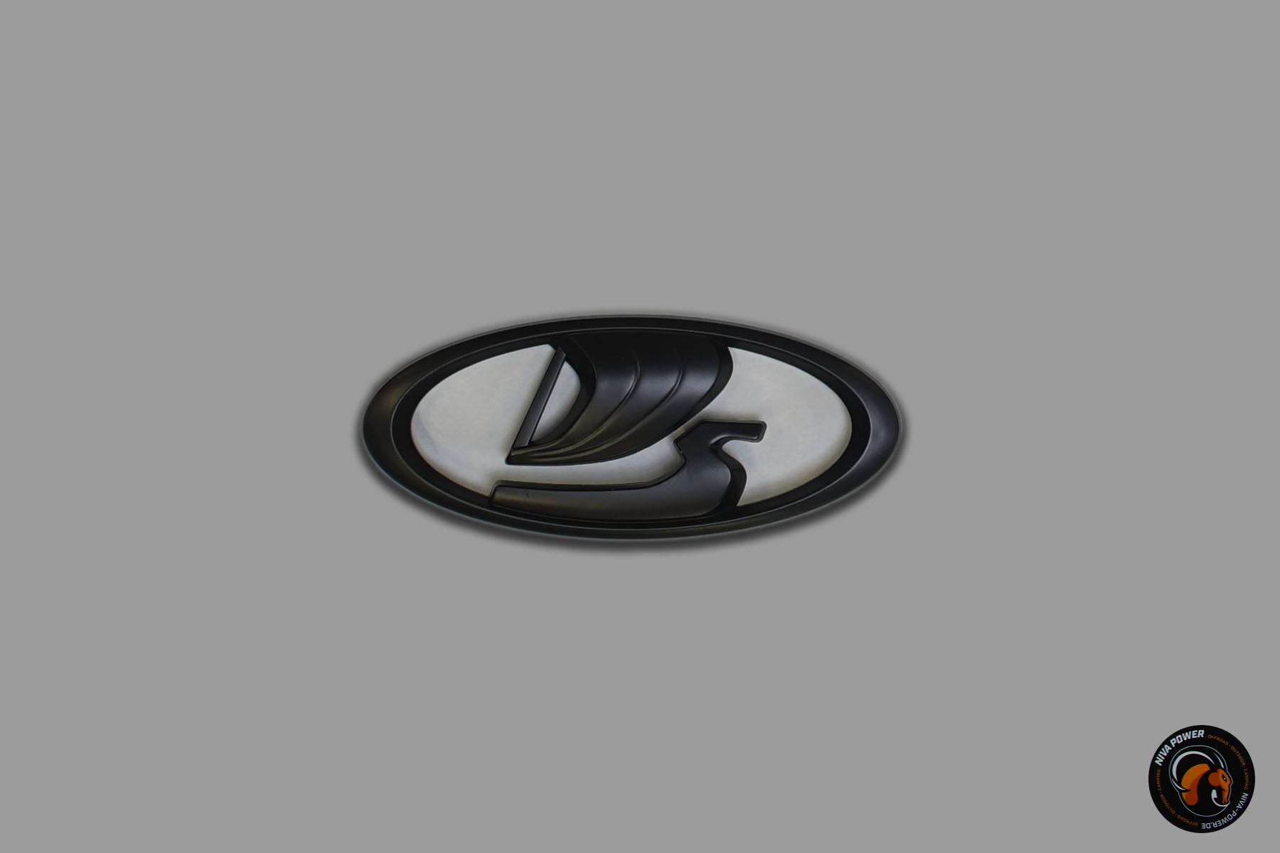 Niva Emblem schwarz