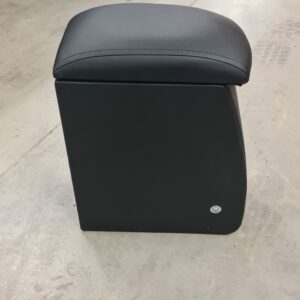 MittelarmlehnenboxNiva2 scaled 1