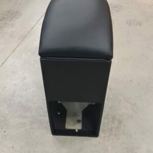 MittelarmlehnenboxNiva6 scaled 1